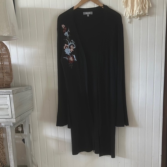 Marled Open Front Black Cardigan with Floral Embroidery sz XL - Picture 2 of 8